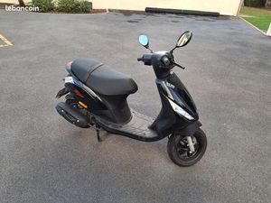 SCOOTER PIAGGIO ZIP 4T