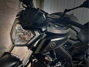 MT125 FULL LIGNE AKRA 2018 EXCELLENT ÉTAT