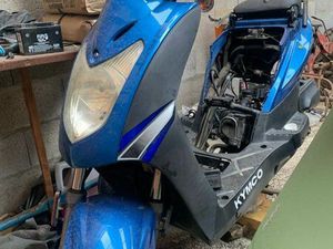 LOT SCOOTER KYMCO + PIÈCES DÉTACHÉES