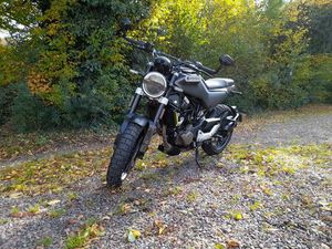 HUSQVARNA SVARTPILEN 125 CCM