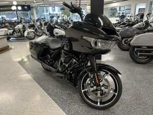 2024 HARLEY-DAVIDSON® ROAD GLIDE® VIVID BLACK - BLACK FINISH