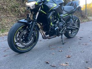KAWASAKI Z650 ( BJ. 2022, A2, VIELE EXTRAS )