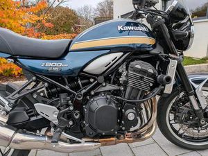 KAWASAKI Z900 RS 2022 MIT WERTIGEM ZUBEHÖR