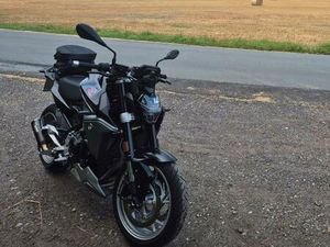 BMW BMW F 900 R - SCHECKHEFTGEPFLEGT