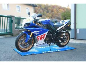 YAMAHA R1 RN22