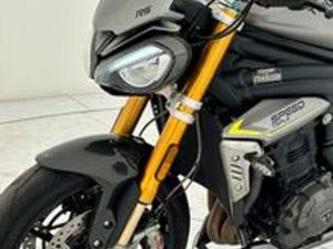 TRIUMPH SPEED TRIPLE 1200 RS 5.415KM