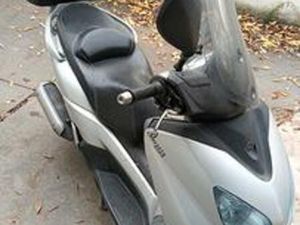 SCOOTER YAMAHA XCITY 250 CON BAULETTO