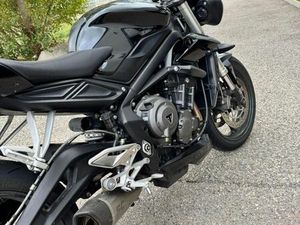 TRIUMPH STREET TRIPLE 660S