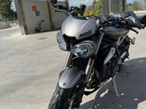 TRIUMPH STREET TRIPLE 765 RS