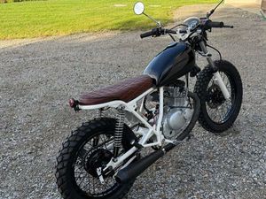 SUZUKI GN125