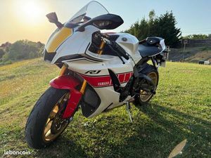 YAMAHA R1