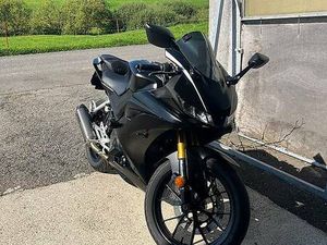 YAMAHA YZFR125 MIT AKRAPOVIC EINGETRAGEN ! CANTON SCHWYTZ -