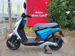 PIAGGIO 1 + ZIP 50 CC ELECTRIQUE BLACK FRIDAY ONE PLUS AVEC
