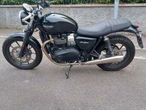 TRIUMPH STREET TWIN 900