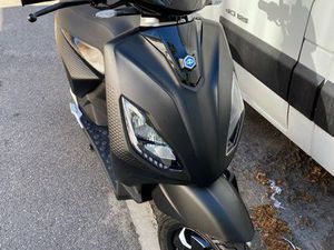 SCOOTER PIAGGIO 125 ÉLECTRIQUE