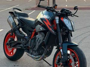 KTM 890 DUKE R