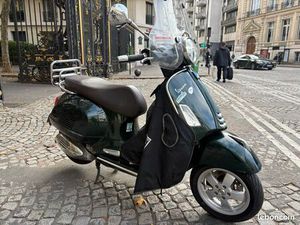 VESPA GTS 300 2019 ÉQUIPÉ LIVRAISON ET REPRISE