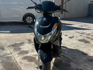 PEUGEOT KISBEE 50 4T – 2021 – 4 000 KM – 1ÈRE MAIN – TRÈS BON ÉTAT