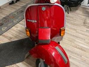 MOTO D&APOS;EPOCA VESPA PX200E