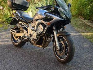 YAMAHA FZS 600 FAZER
