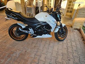 MOTO SUZUKI GSR600 / FAIBLE KILOMÉTRAGE (16000 KMS)
