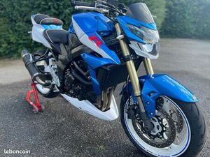 SUZUKI GSR 750