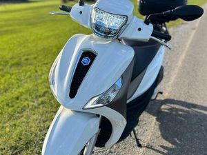 PIAGGIO MEDLEY 125ER ROLLER NEUWERTIG 2024 +TOPCASE