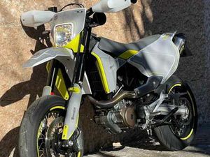 HUSQVARNA 701 SUPERMOTO