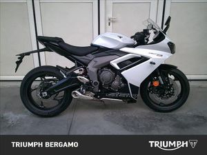 TRIUMPH DAYTONA 660