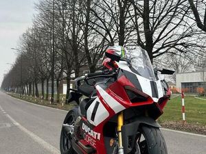 VENDO DUCATI PANIGALE V2 SUPERQUADRO FINAL EDITION (2024) USATA A PARMA (CODICE 9867247) - MOTO.IT