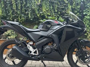 MOTOCYKL HONDA CBR 125R DOMARADZICE