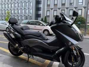 T MAX 530 IRON AKRAPOVIC TECNO GLOBE