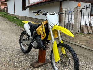 SUZUKI RM →