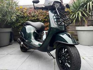 VESPA SPRINT 2017 | AKRAPOVIČ - ZELIONI - POLINI — SCOOTERS | PIAGGIO — MARKTPLAATS