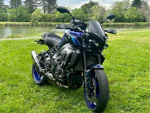 MOTO YAMAHA MT 10 2023