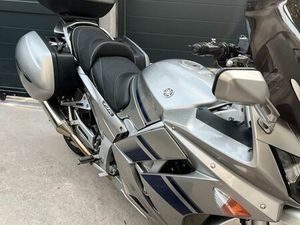 SUPERBE FJR 1300 DE 2008 AVEC SEULEMENT 48000 KMS PEU ÉVOLUTIFS