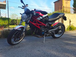 DUCATI MONSTER 1100 2010