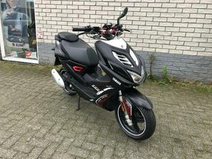 ② DIKKE YAMAHA AEROX R 45KM BROM 2-TAKT MATBLACK BJ2015 6000KM