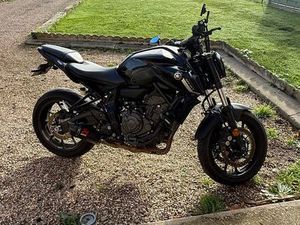 YAMAHA MT-07 PURE BLACK – 2024 – 11 300 KM – EXCELLENT ÉTAT