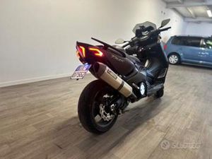 YAMAHA TMAX 530 IRON MAX SCARICO AKRAPOVIC