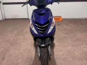 PIAGGIO ZIP 4TAKT 2010 - BETROUWBARE SCOOTER! — SCOOTERS | PIAGGIO — MARKTPLAATS