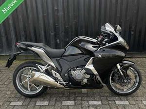 HONDA VFR 1200 F DCT ABS ZWART