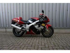 SUZUKI GSX-R 750 - ROOD