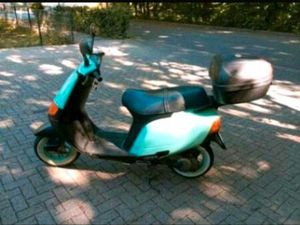 PIAGGIO SFERA NSL 50 IN PORSCHE MINTGRÜN