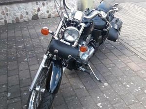 HONDA SHADOW IN SCHWARZ