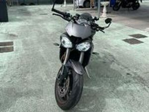 TRIUMPH STREET TRIPLE RS