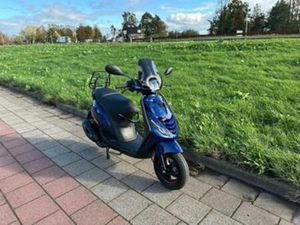 PIAGGIO ZIP SP-LINE | 2025 | DARK CANDY BLUE | 45KM | 430KM! — SCOOTERS | PIAGGIO — MARKTPLAATS