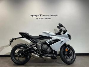 TRIUMPH DAYTONA 660