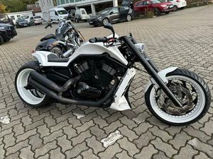 HARLEY-DAVIDSON V ROD KOMPLETTUMBAU 300ER REIFEN