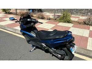 KYMCO - AK 550